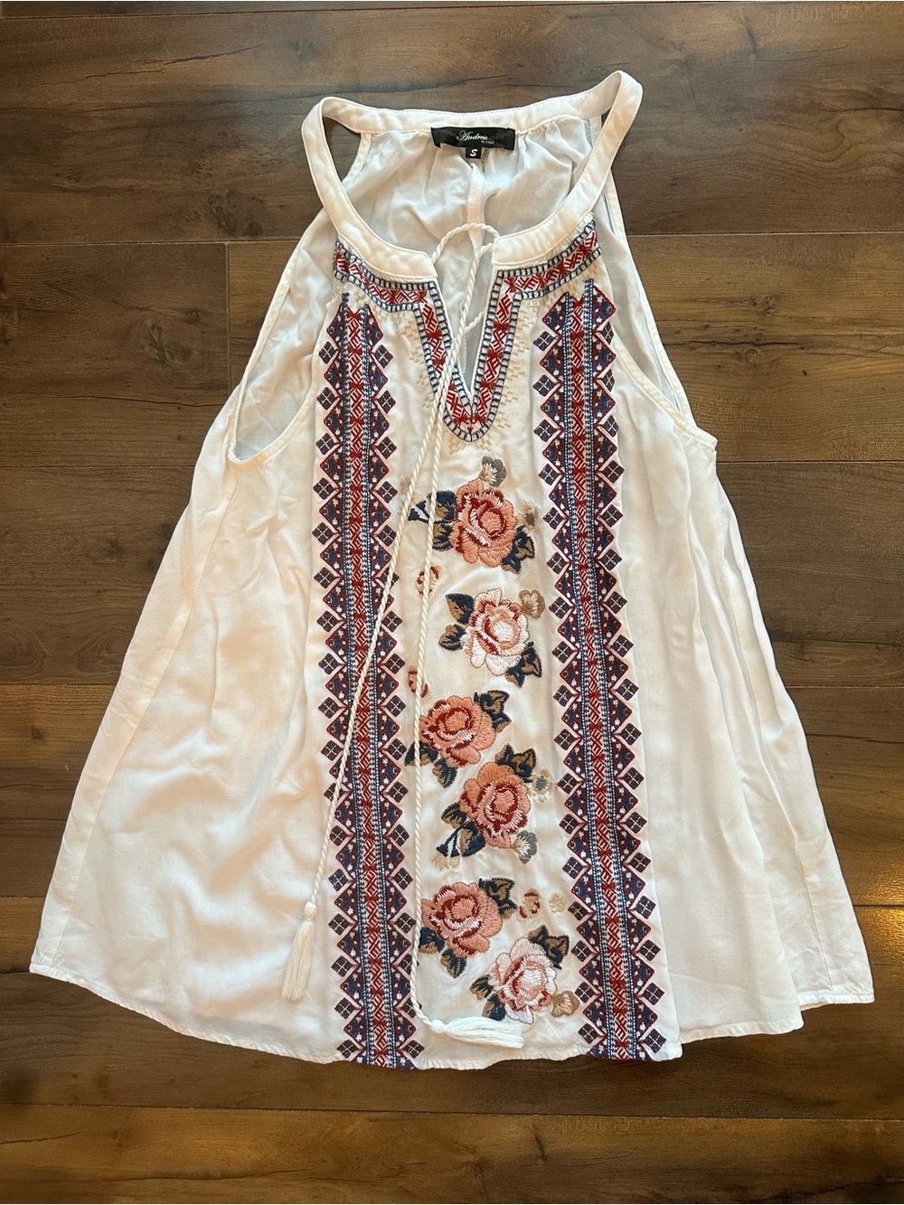 Andree by Unit Small Embroidered Floral Boho Tunic Tank Top Ivory Festival